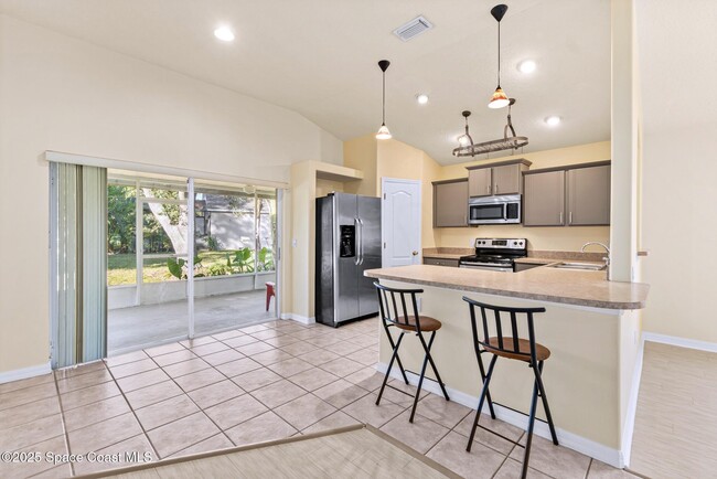 Building Photo - 960 Villa Dr