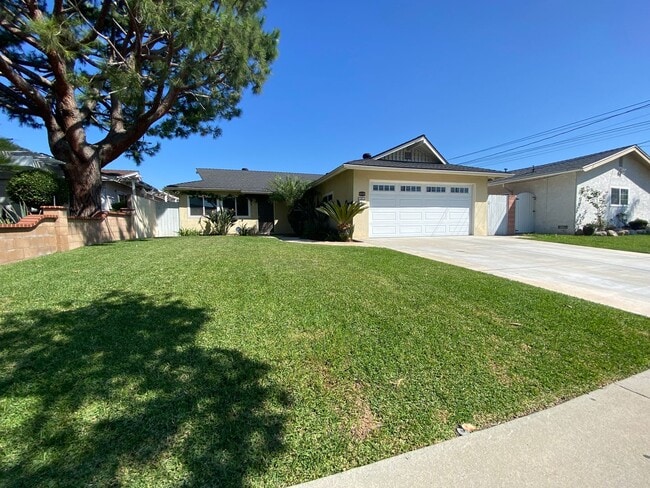 Building Photo - Remodeled 3 Bedroom Lakewood House For Rent-Ready For Move-in ASAP!
