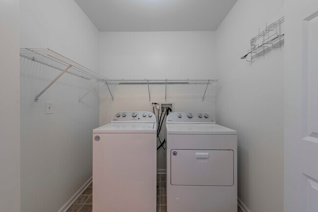 Building Photo - 1226 Bradley Cir
