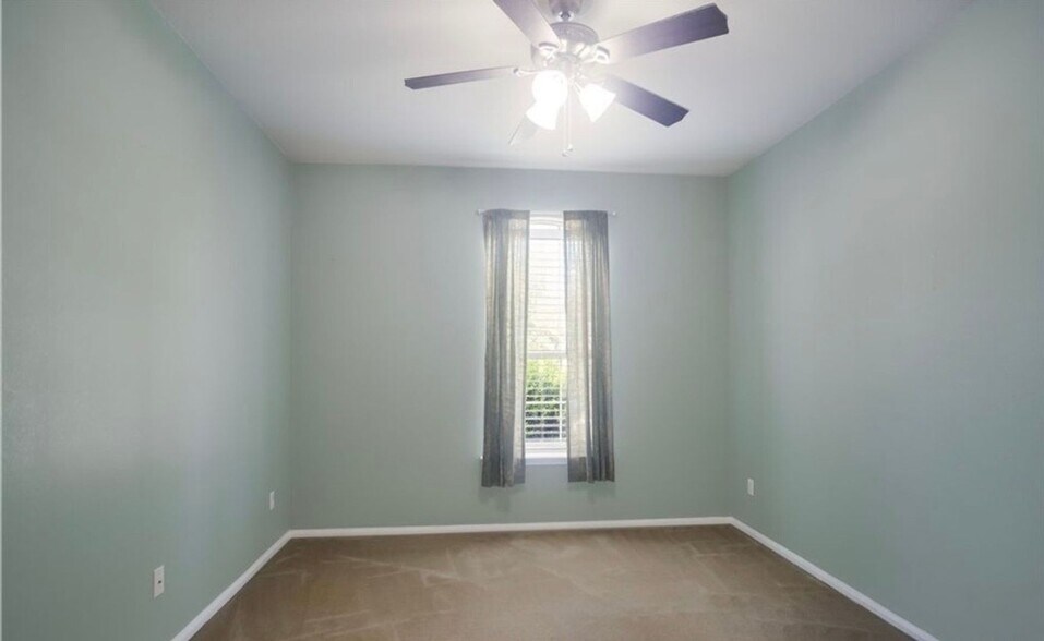 Building Photo - 308 Ponderosa Dr