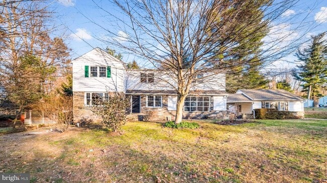 Building Photo - 901 Academy Ln