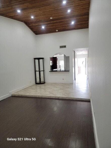 Building Photo - 8336 NW 37th Pl