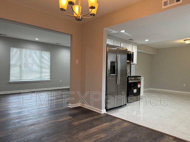 Building Photo - 9806 Ambler Ln