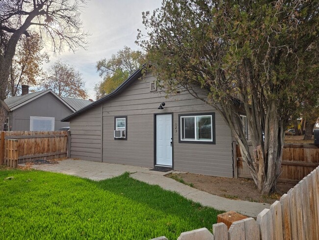 Primary Photo - Cute 2 bedroom