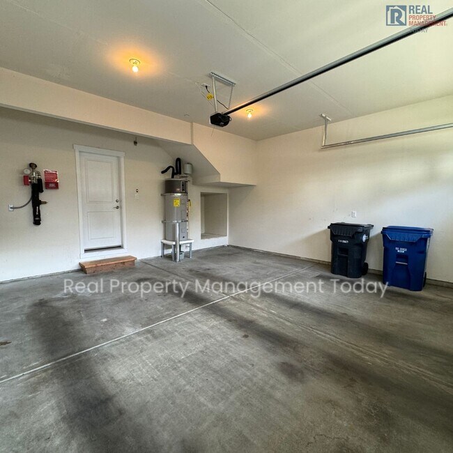 Building Photo - Vincent - 1539-1541 (Rainier Group)