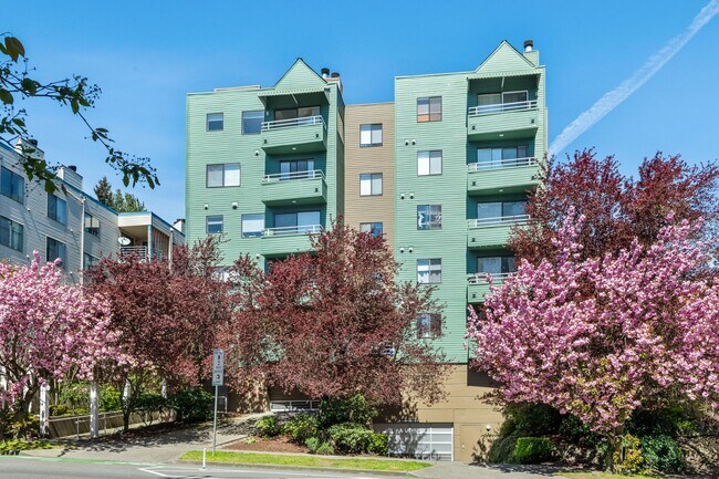 Building Photo - Avalon West Apartments