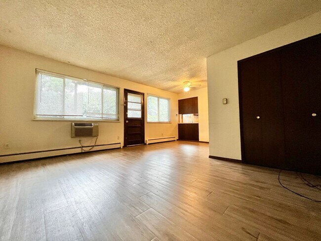 Interior Photo - Dartmouth129 (KC-AM)