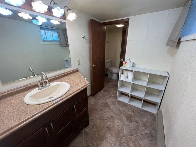 Building Photo - 4 bed 2 bath home centrally located