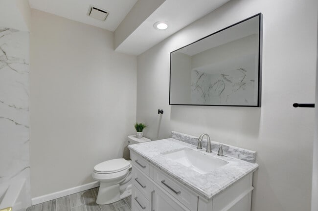 Building Photo - 1010 SW 1st St