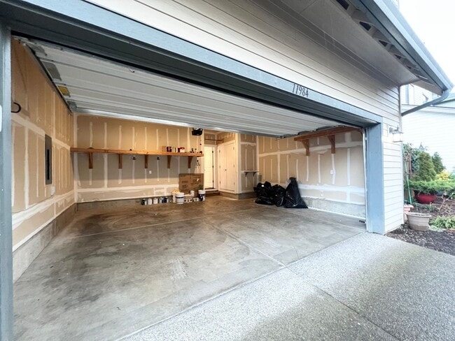 Building Photo - Beautiful 4 Bed, 2.5 Bath Home with Two Car Garage!