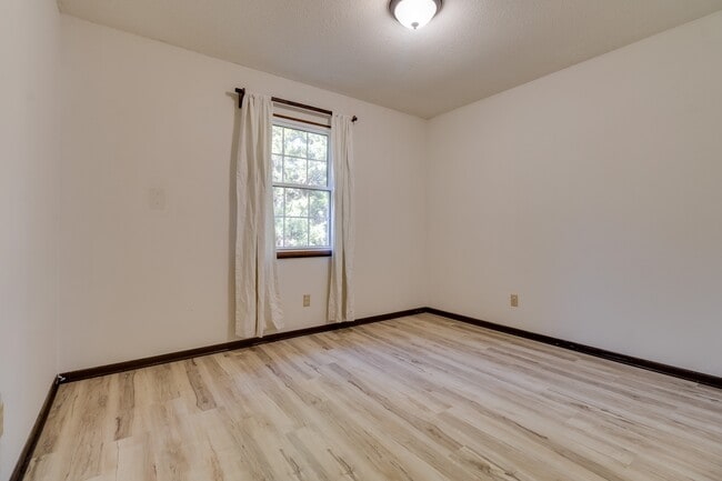 Building Photo - 1204 E 27th St