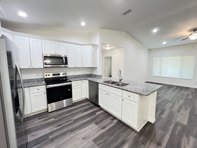 Building Photo - Beautifl Bedroom / 2 Bath Home in Ocklawaha!