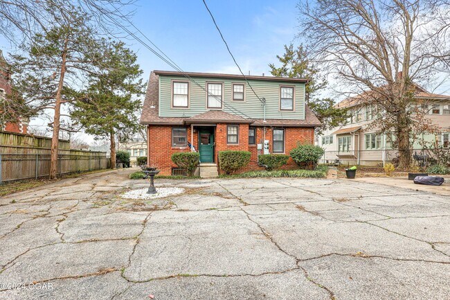 Building Photo - 415 S Jackson Ave