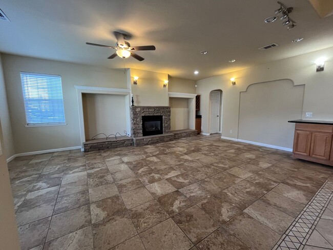 Building Photo - Upgraded and Beautiful Spacious 4 Bedroom ...
