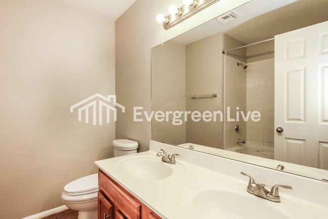 Building Photo - 5913 E Ellis St