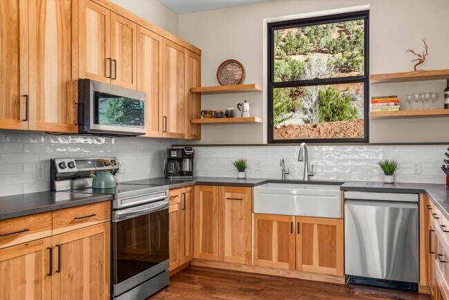 Building Photo - 106 Castle View Dr