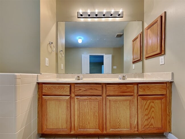 Building Photo - 12027 Bunny Ln