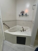 Building Photo - 15935 Mary Cir