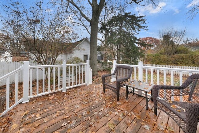 Building Photo - Urbana 3 bedroom/2 bathroom recently updated home!