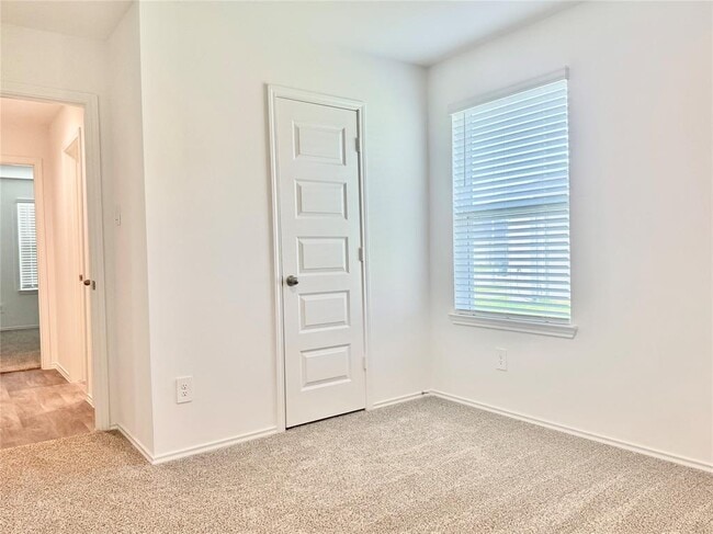 Building Photo - 2204 Laurel Bloom Ln