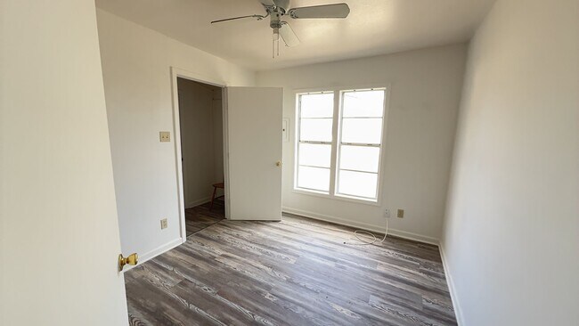 Building Photo - 402 Hill St