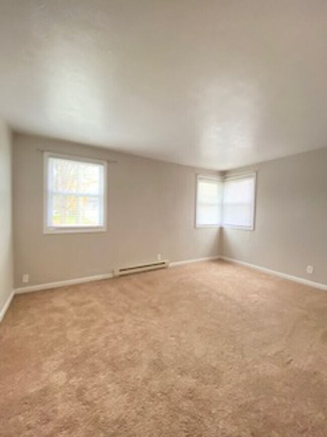 Building Photo - 59636 Rosedale Ave