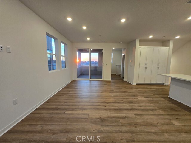Building Photo - 5961 Huntington Dr