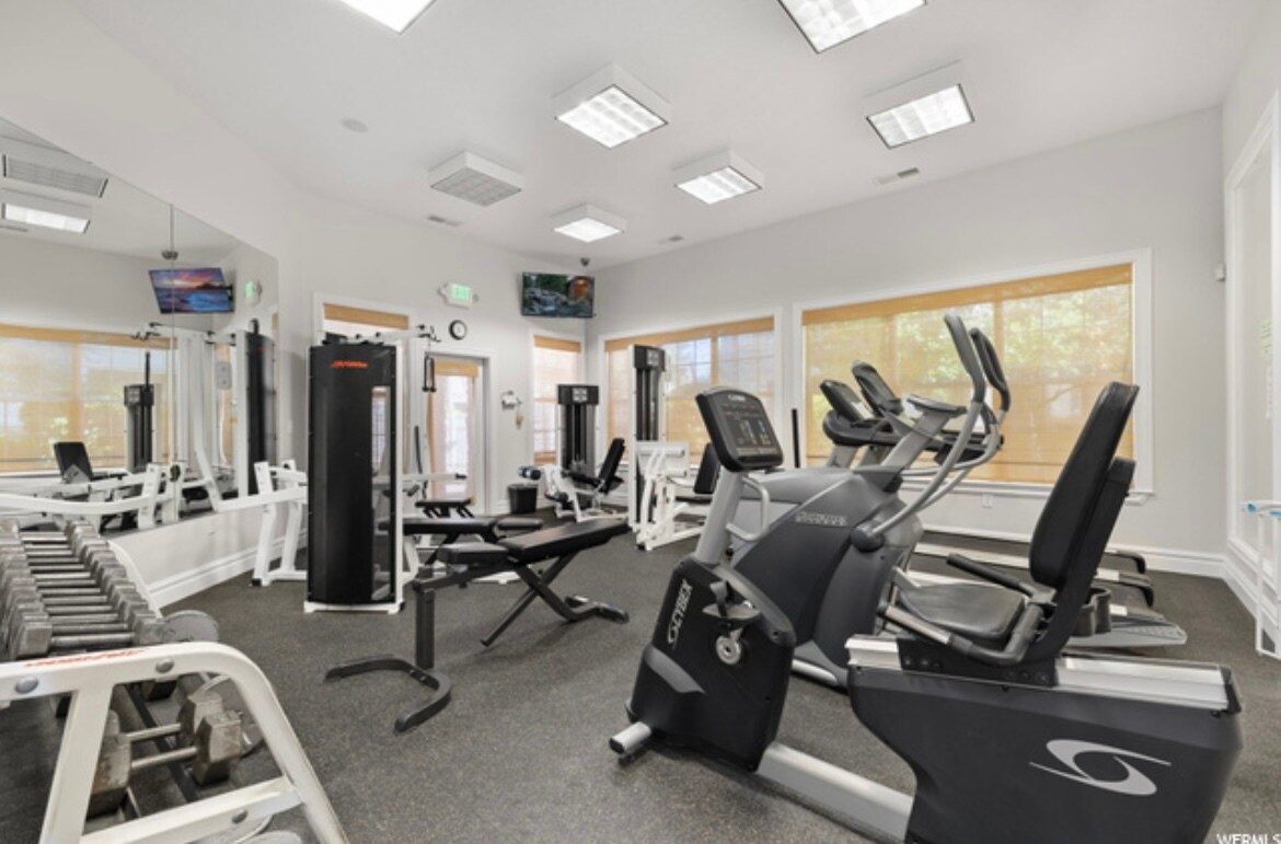 Building Photo - 1546 W 110 N