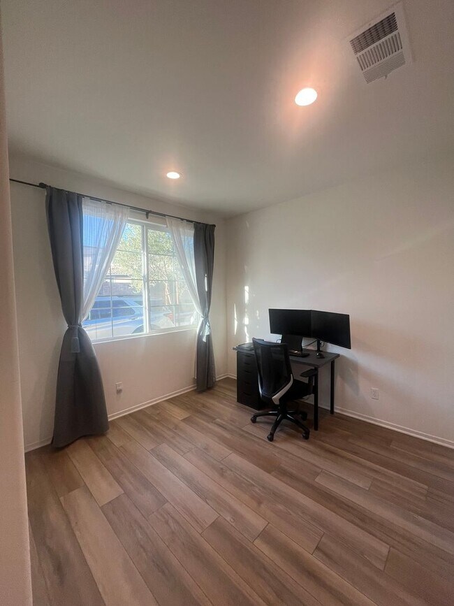 Building Photo - Beautiful Single-Family Home in Terramor