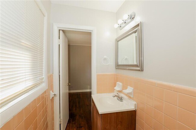 Building Photo - 2707 Cavalier Way