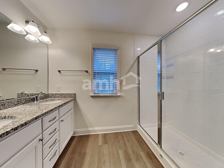 Building Photo - 317 Golf Rd