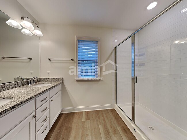 Building Photo - 317 Golf Rd