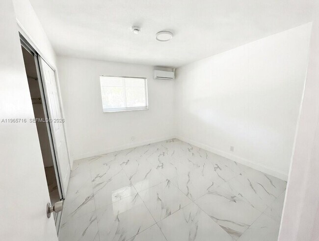 Building Photo - 2308 NW 3rd Ave