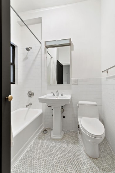 Building Photo - 33 E 22nd St