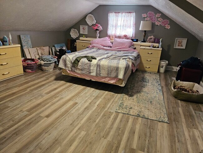 Building Photo - 70 Noblestown Rd