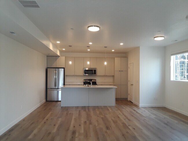 Building Photo - 3371 S Orchard Dr