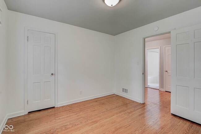 Building Photo - 5043 Boulevard Pl