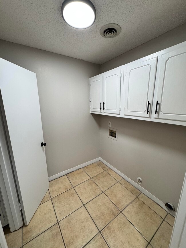 Building Photo - 2302 Hawksmoor Pl