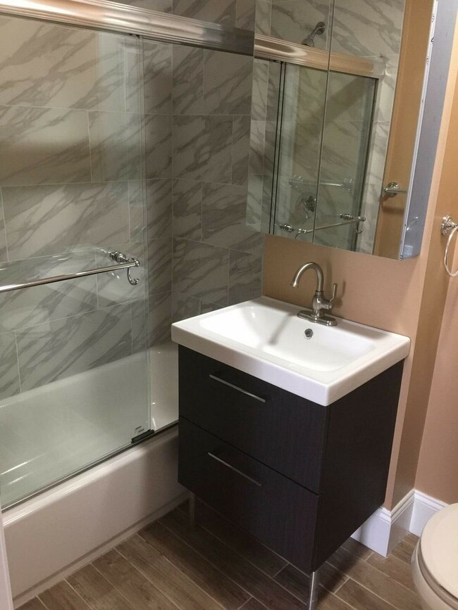 Building Photo - 9/1 Sunny top floor 4BR/2BA near Longwood/...