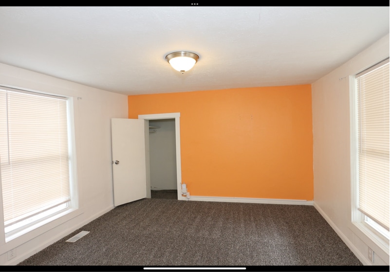 Building Photo - 2861 S Roena St