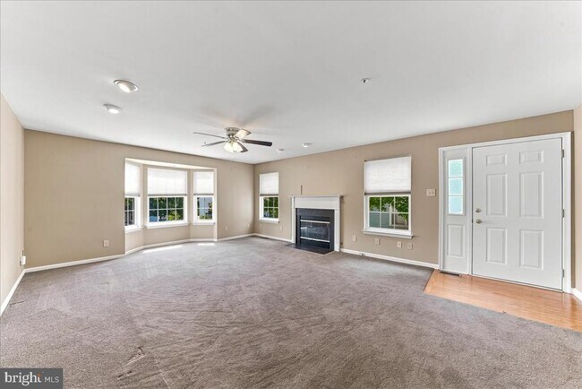 Building Photo - 347 Huntington Ct