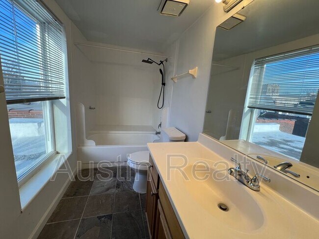 Building Photo - 4390 McPherson Ave