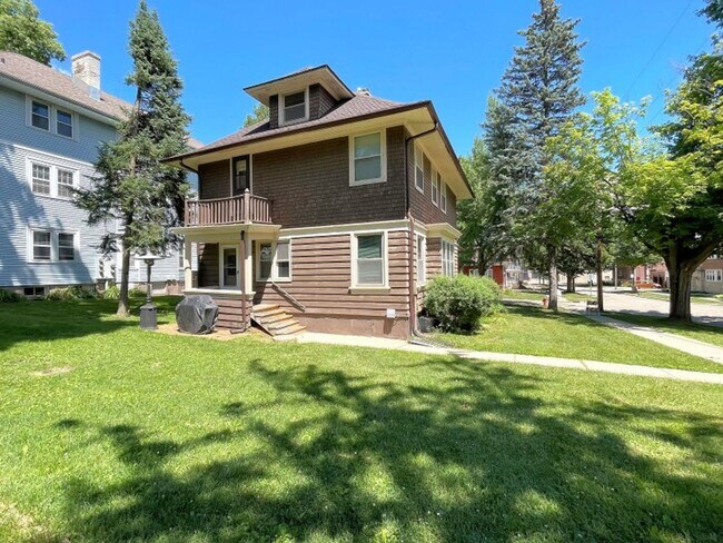 Building Photo - 128 Lathrop St