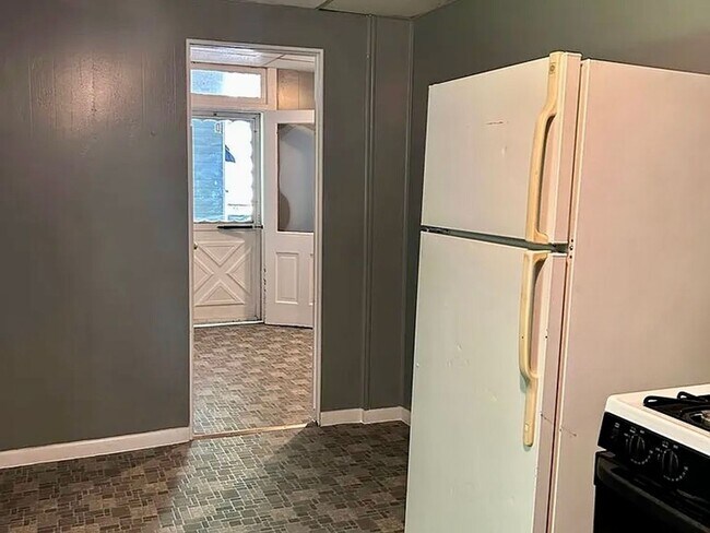 Building Photo - 25 N Washington St