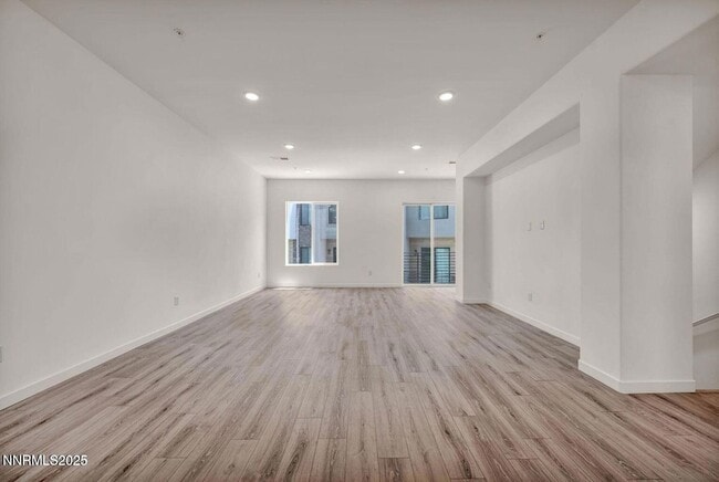 Building Photo - 557 California Ave