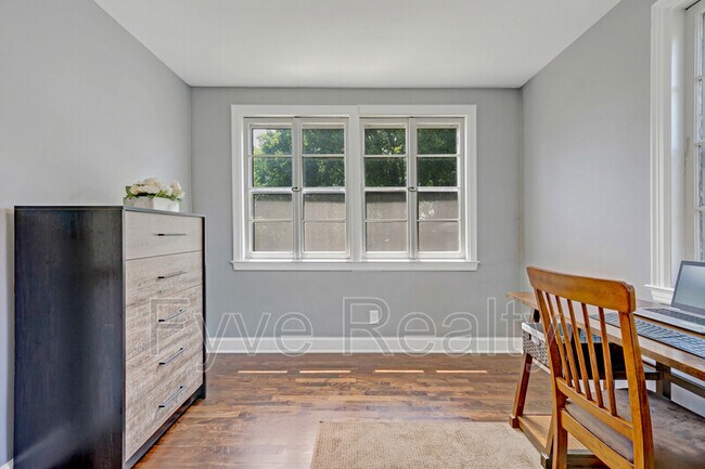Building Photo - 1804 Hailey Ave