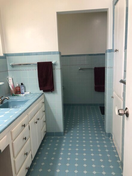 Building Photo - 2156 NW 4th Pl