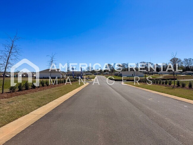 Building Photo - Modern 2 Bed, 1 Home in Sandy Ridge! Available to View Now!!!