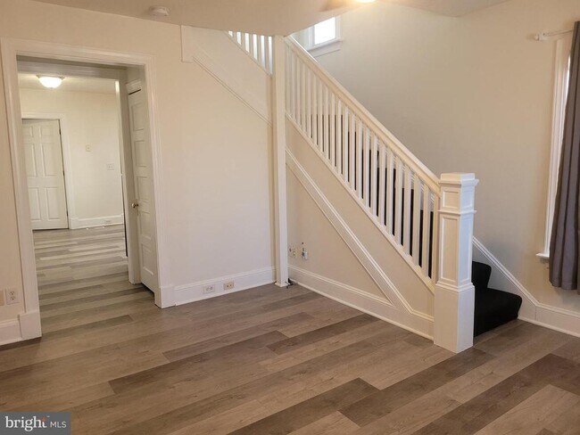 Building Photo - 48 Webster St