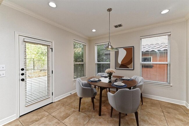 Building Photo - 12124 Terraza Cir